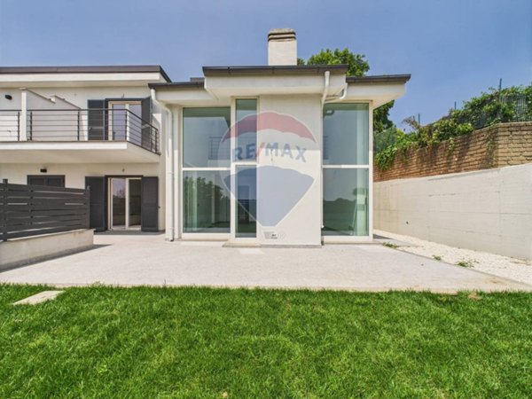 casa indipendente in vendita a Formello