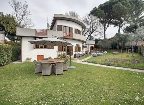 casa indipendente in vendita a Formello in zona Le Rughe