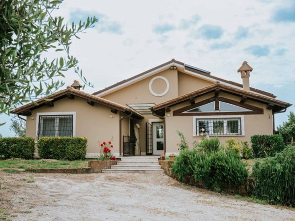 casa indipendente in vendita a Formello