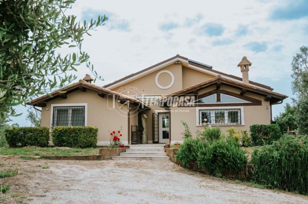 casa indipendente in vendita a Formello