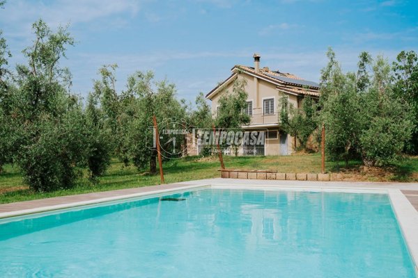 casa indipendente in vendita a Formello