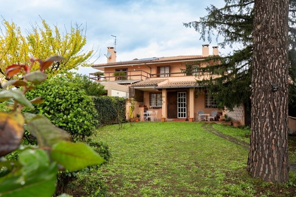 casa indipendente in vendita a Formello