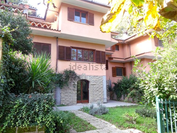 casa indipendente in vendita a Formello in zona Le Rughe