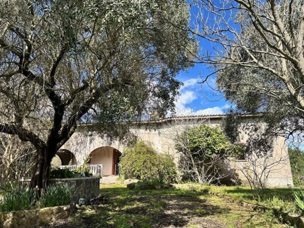 casa indipendente in vendita a Formello