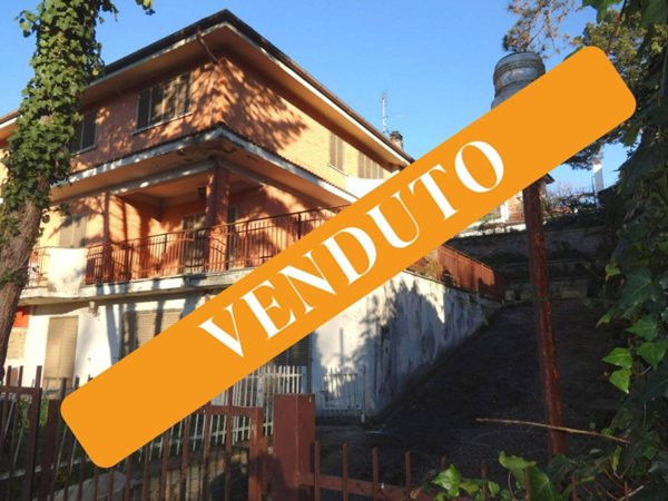 casa indipendente in vendita a Formello in zona Le Rughe