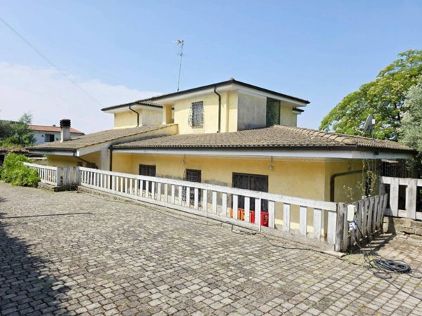 casa indipendente in vendita a Formello