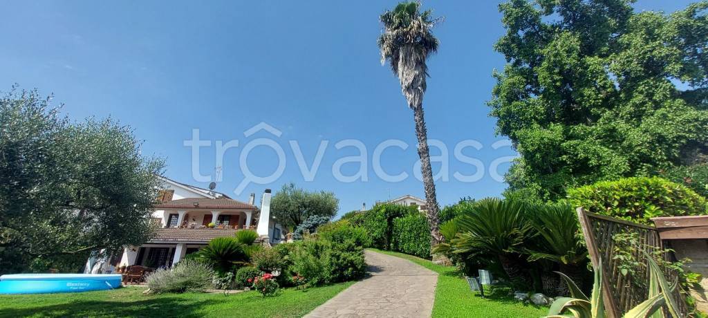 casa indipendente in vendita a Formello