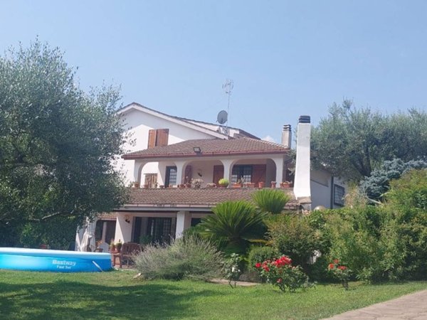casa indipendente in vendita a Formello