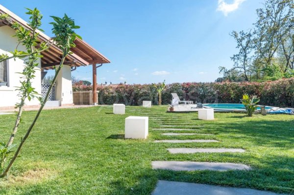 casa indipendente in vendita a Formello