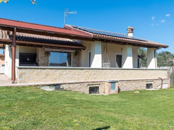 casa indipendente in vendita a Formello