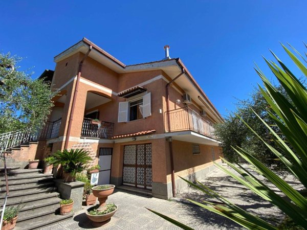 casa indipendente in vendita a Formello