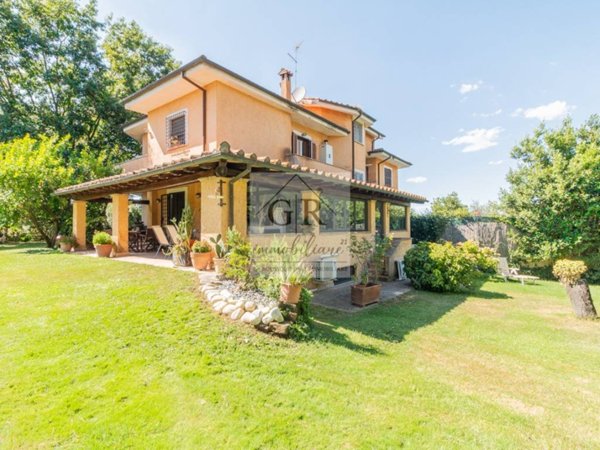 casa indipendente in vendita a Formello