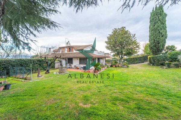 casa indipendente in vendita a Formello