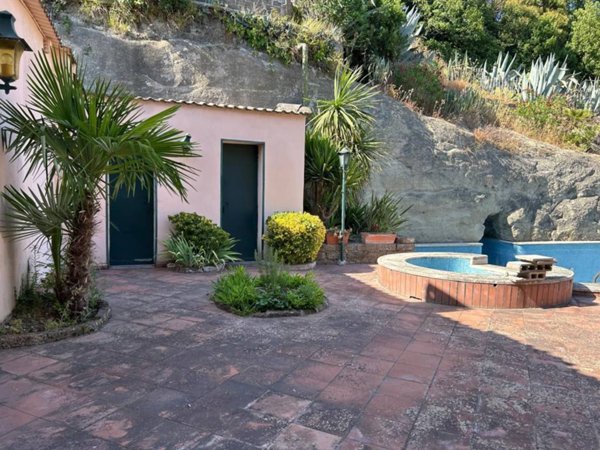 casa indipendente in vendita a Formello in zona Le Rughe