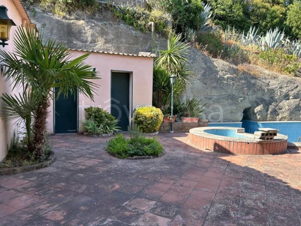 casa indipendente in vendita a Formello in zona Le Rughe