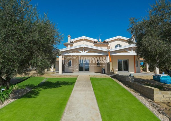 casa indipendente in vendita a Formello