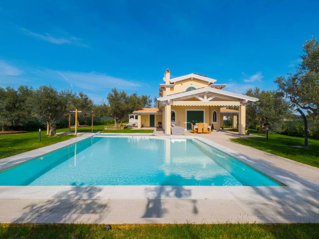 casa indipendente in vendita a Formello
