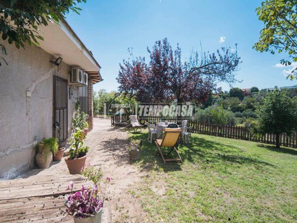 casa indipendente in vendita a Formello