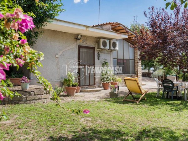 casa indipendente in vendita a Formello