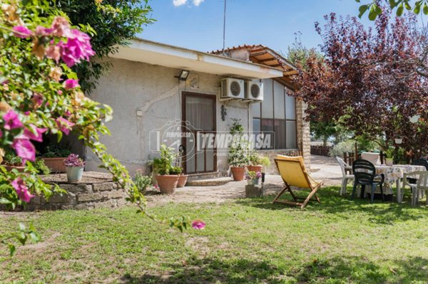 casa indipendente in vendita a Formello