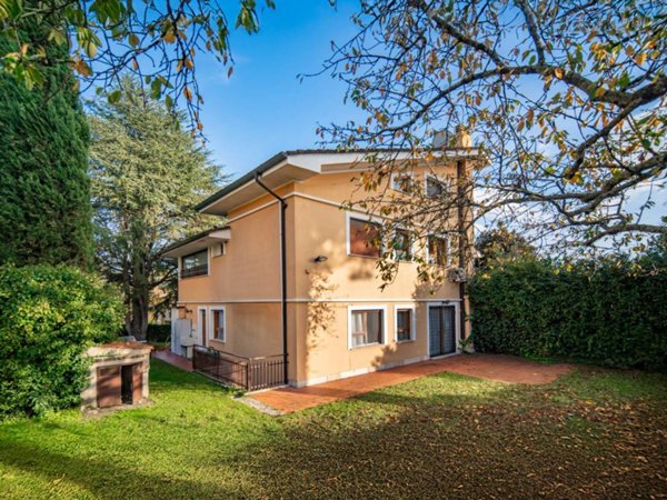 casa indipendente in vendita a Formello