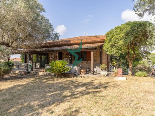 casa indipendente in vendita a Formello