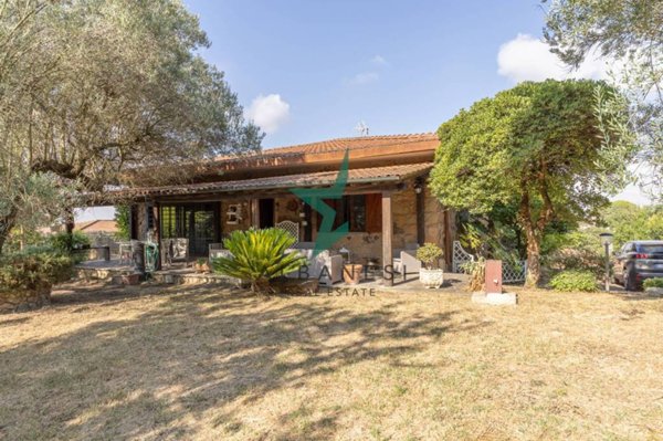 casa indipendente in vendita a Formello