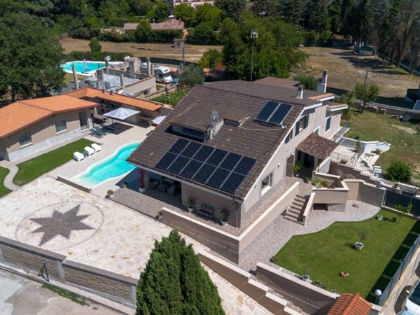 casa indipendente in vendita a Formello