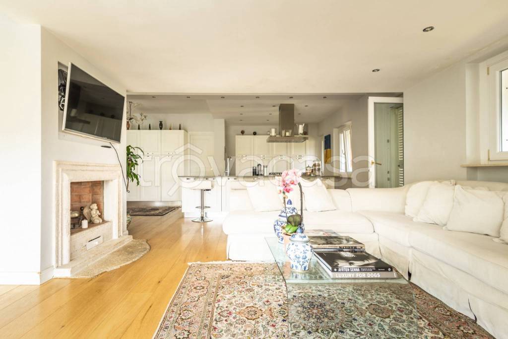 casa indipendente in vendita a Formello