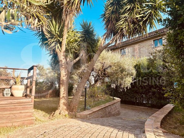 casa indipendente in vendita a Formello