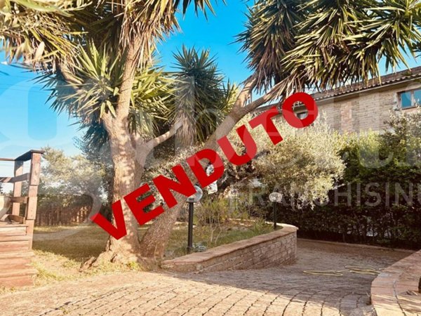 casa indipendente in vendita a Formello