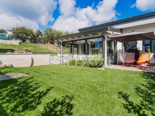 casa indipendente in vendita a Formello