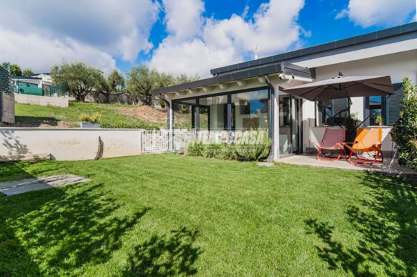 casa indipendente in vendita a Formello