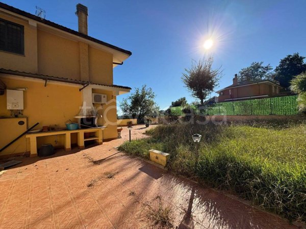 casa indipendente in vendita a Formello in zona Le Rughe