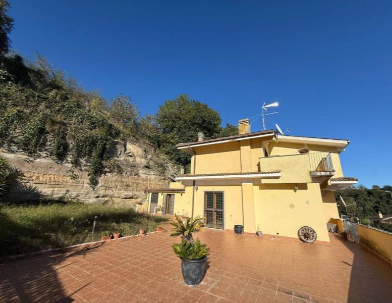 casa indipendente in vendita a Formello