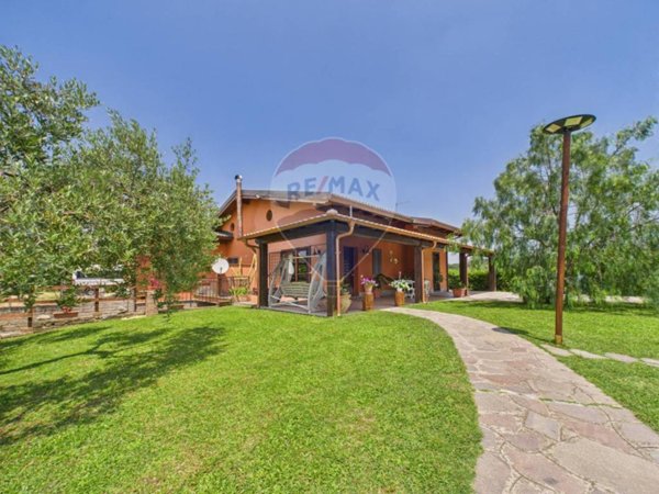 casa indipendente in vendita a Formello