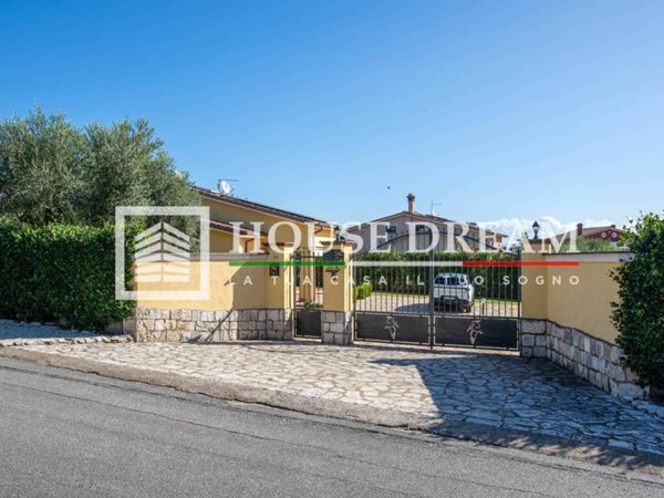 casa indipendente in vendita a Formello