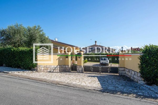 casa indipendente in vendita a Formello