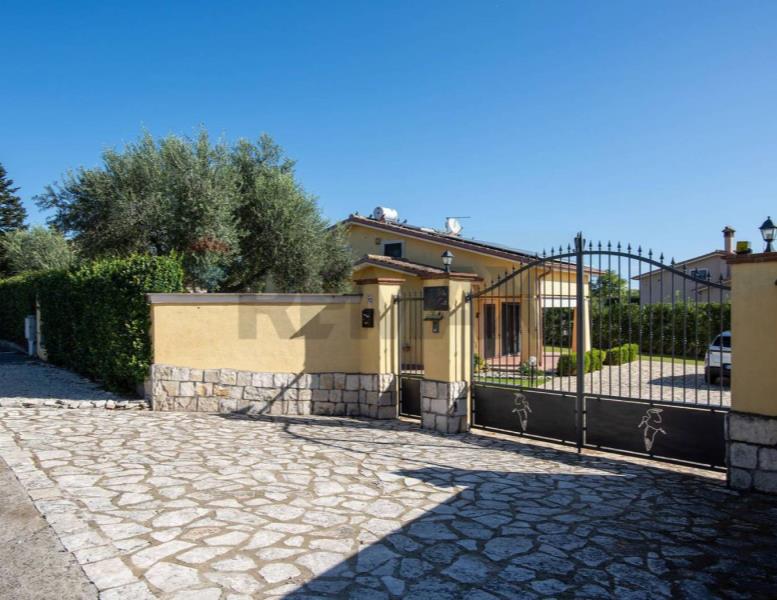 casa indipendente in vendita a Formello