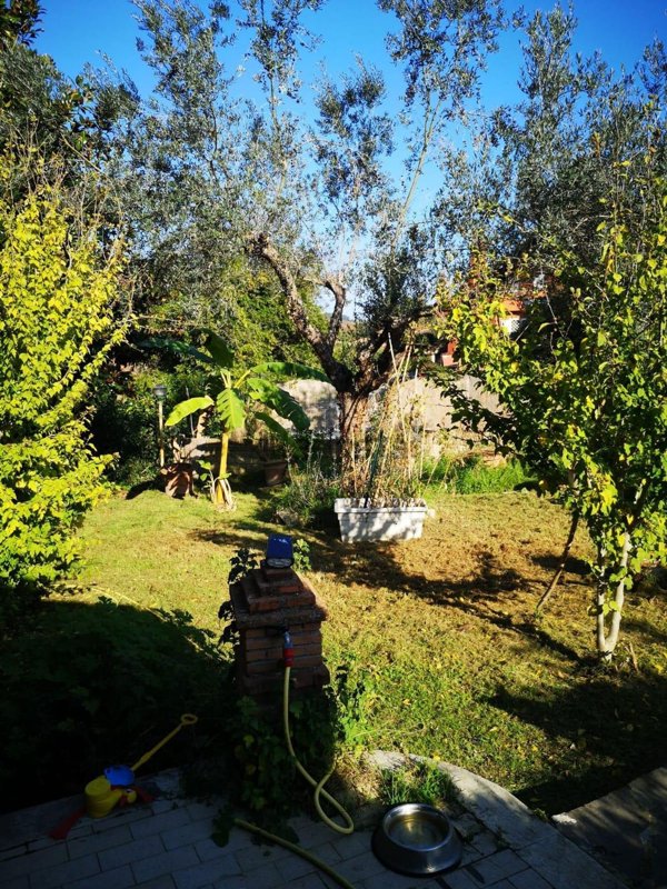 casa indipendente in vendita a Formello in zona Le Rughe