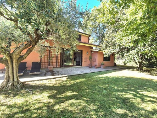 casa indipendente in vendita a Formello