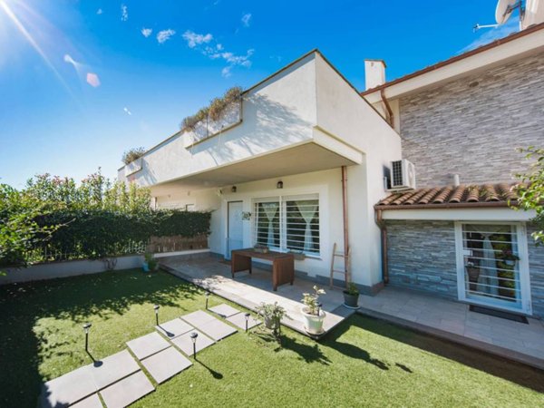 casa indipendente in vendita a Formello in zona Le Rughe