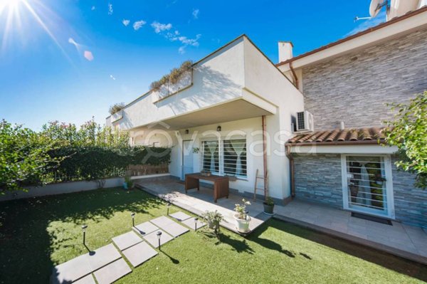 casa indipendente in vendita a Formello in zona Le Rughe