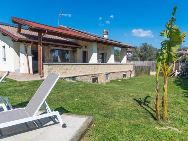 casa indipendente in vendita a Formello
