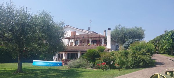 casa indipendente in vendita a Formello