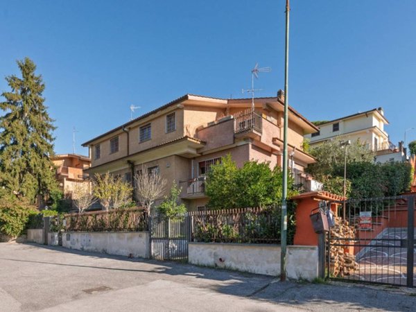 casa indipendente in vendita a Formello in zona Le Rughe