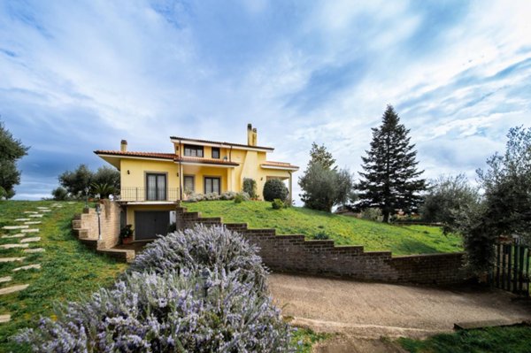 casa indipendente in vendita a Formello