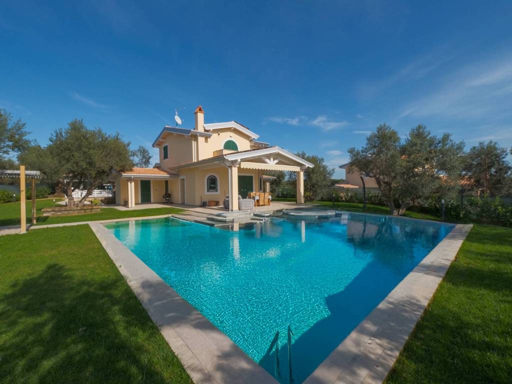 casa indipendente in vendita a Formello