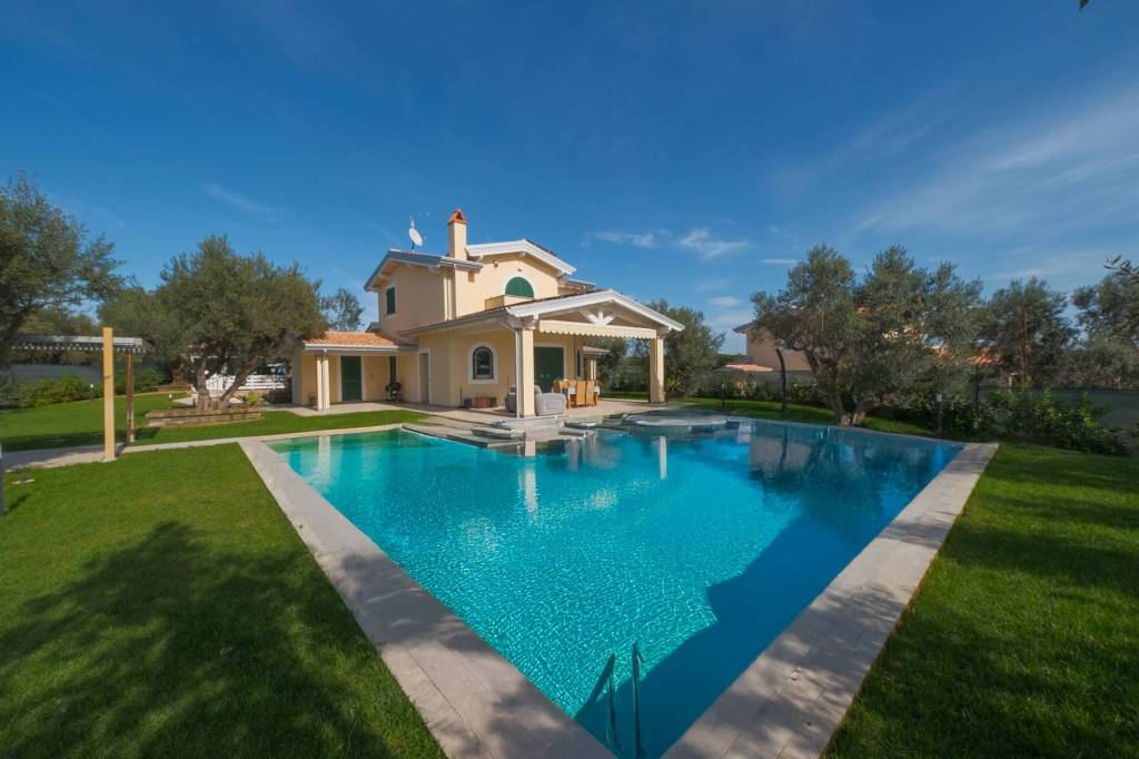 casa indipendente in vendita a Formello