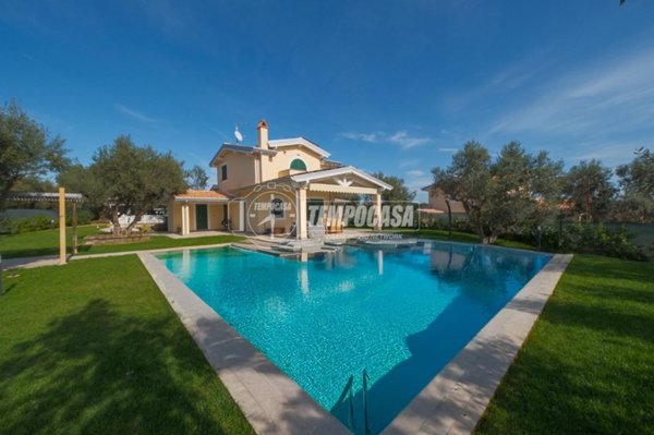 casa indipendente in vendita a Formello